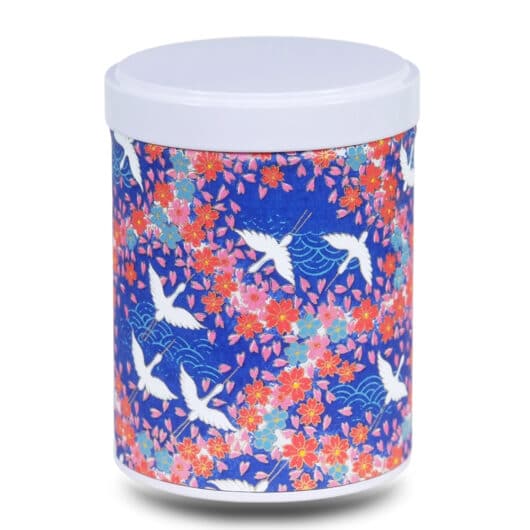 Boite a thé en papier washi bleu avec fleurs rose et orange et grues blanches